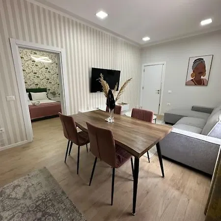 Iv's Center Apartment *